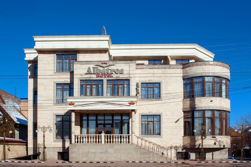 Albatros Hotel Bișkek Exterior foto